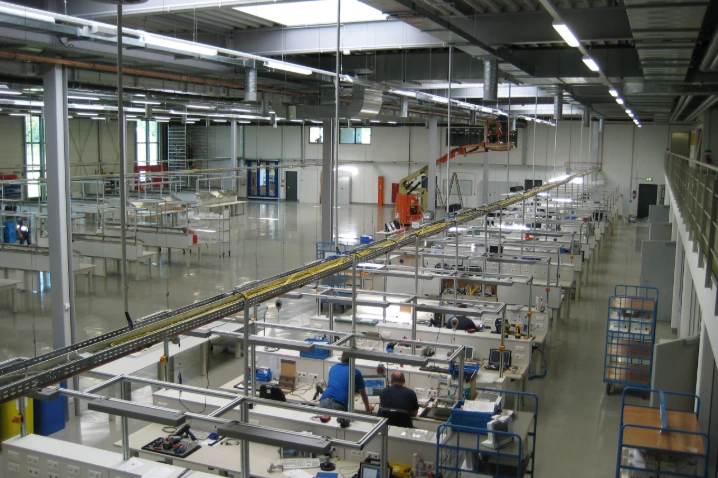 ads tec Produktionshalle